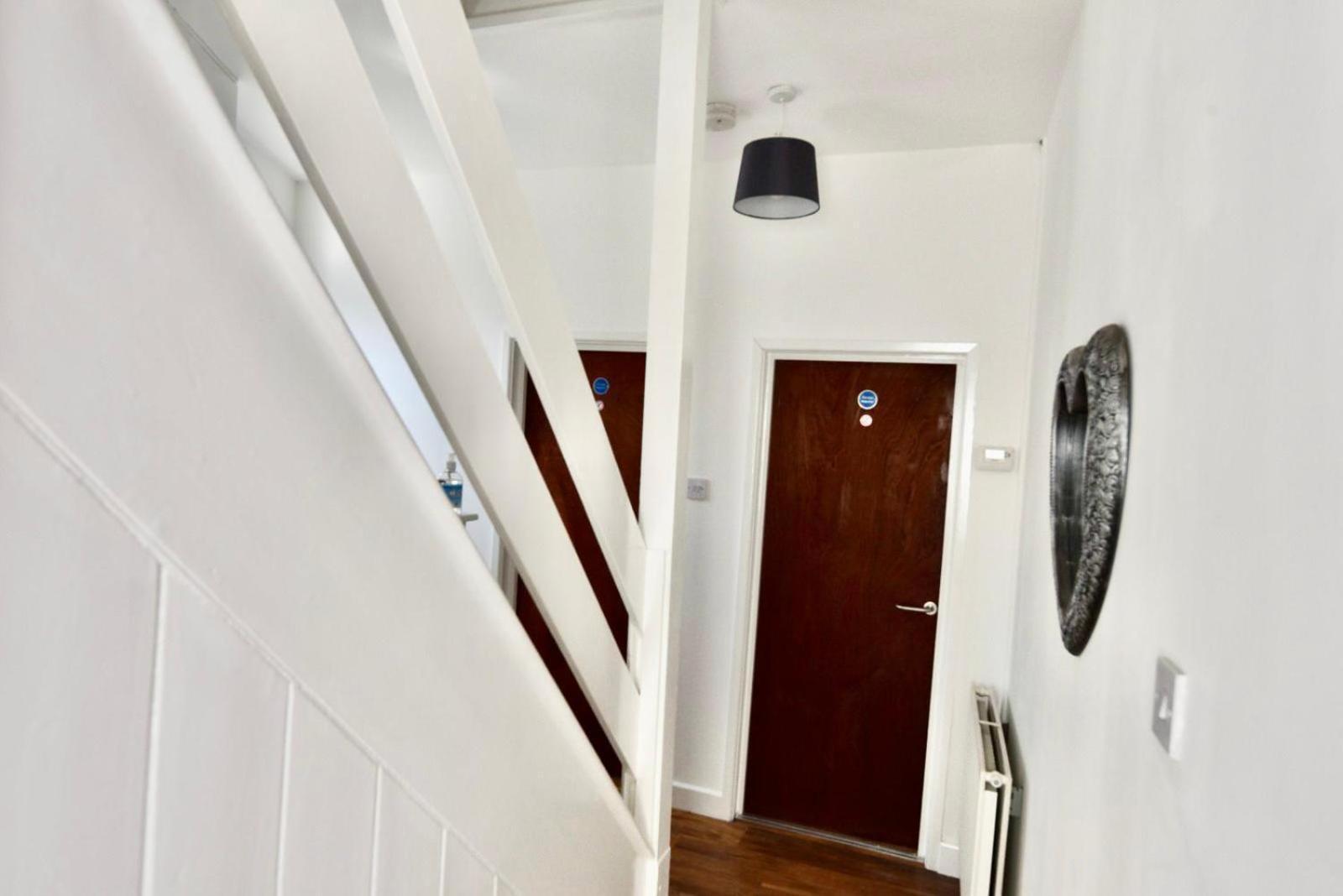 Come On In Lucas Street Newport Train Station Sleep Upto 8 Villa Exterior photo