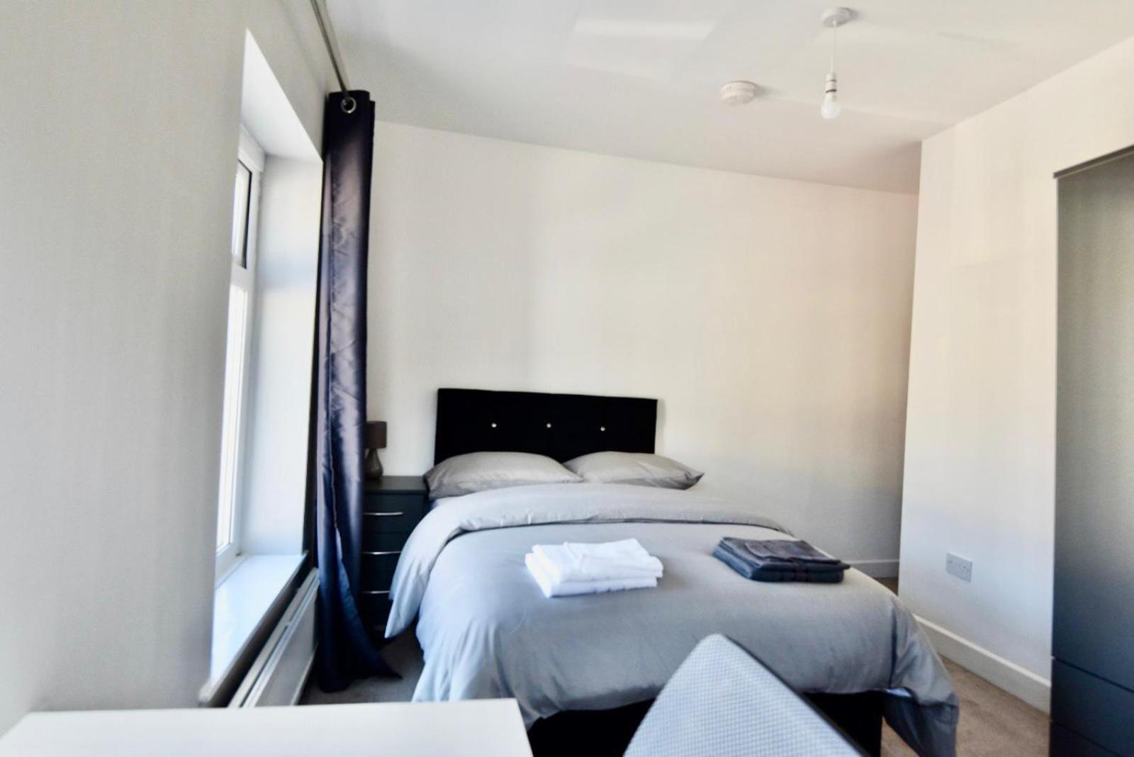 Come On In Lucas Street Newport Train Station Sleep Upto 8 Villa Exterior photo