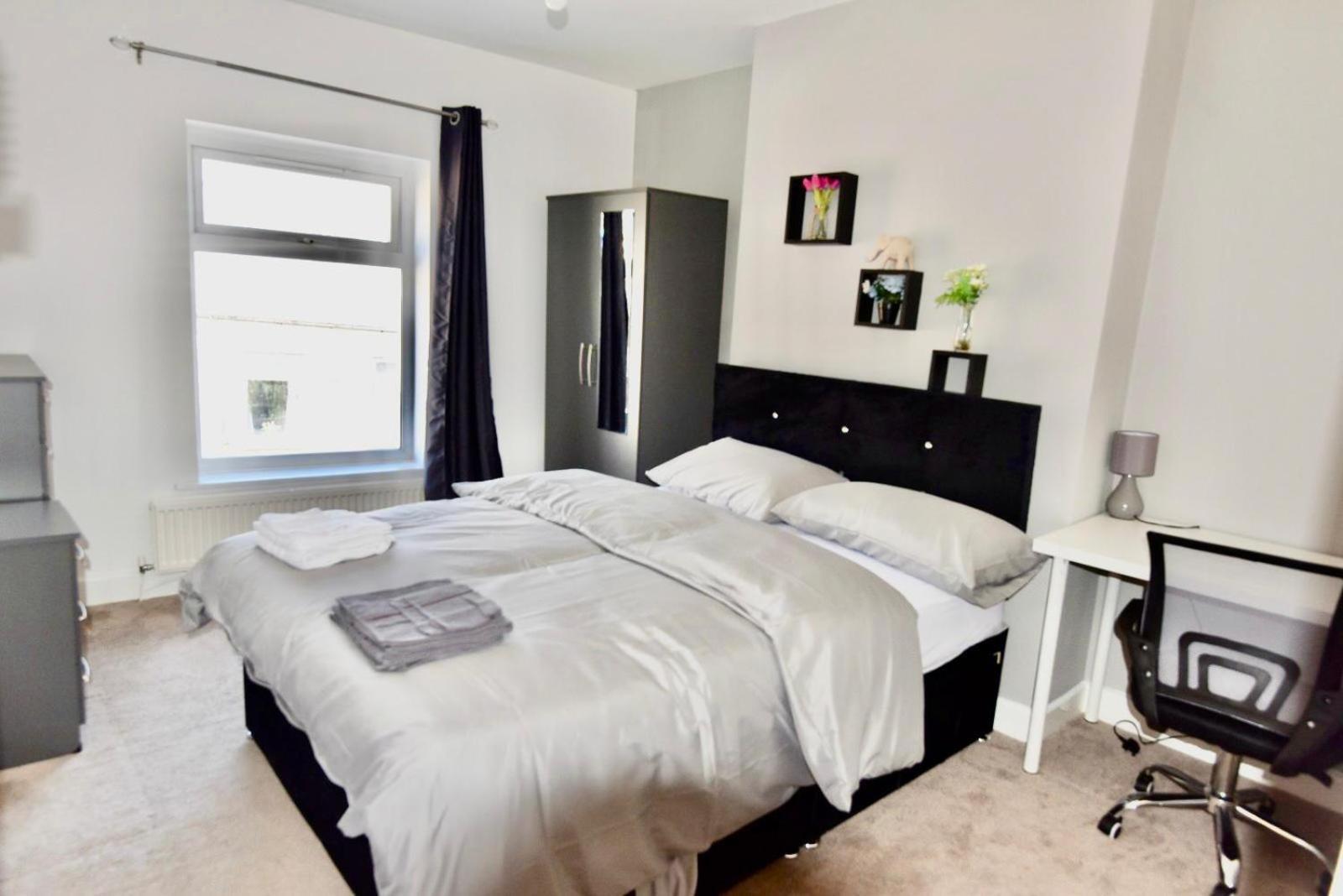 Come On In Lucas Street Newport Train Station Sleep Upto 8 Villa Exterior photo